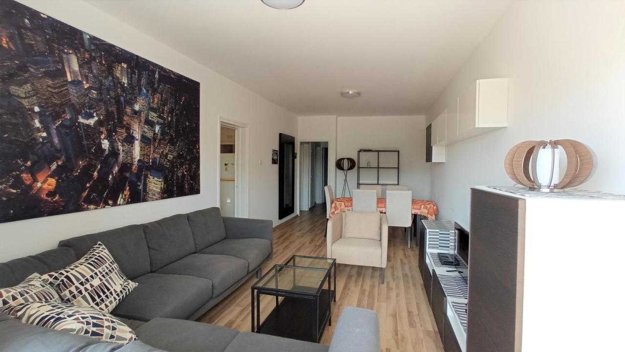 5 Min To The Beach Holiday Shared Apartment Incl Netflix - Private Room In 3 Bdr Apt Larnaca Extérieur photo
