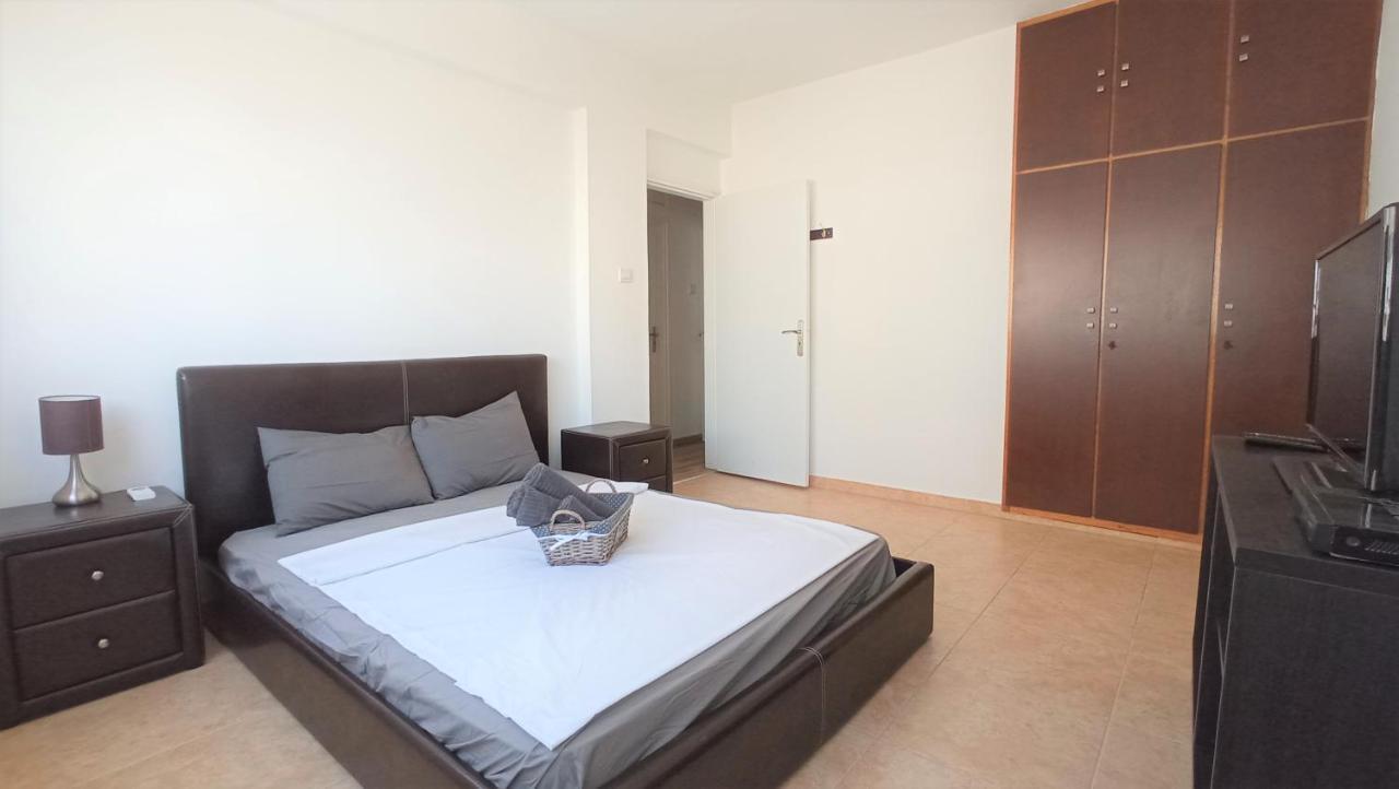 5 Min To The Beach Holiday Shared Apartment Incl Netflix - Private Room In 3 Bdr Apt Larnaca Extérieur photo