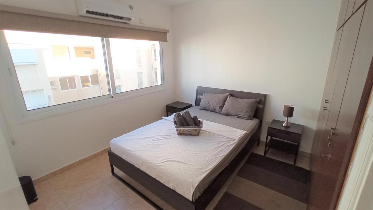 5 Min To The Beach Holiday Shared Apartment Incl Netflix - Private Room In 3 Bdr Apt Larnaca Extérieur photo