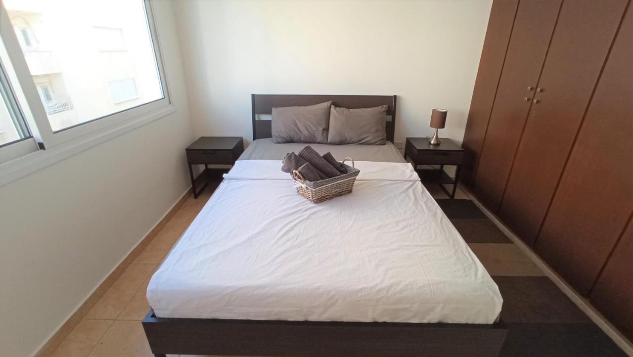 5 Min To The Beach Holiday Shared Apartment Incl Netflix - Private Room In 3 Bdr Apt Larnaca Extérieur photo