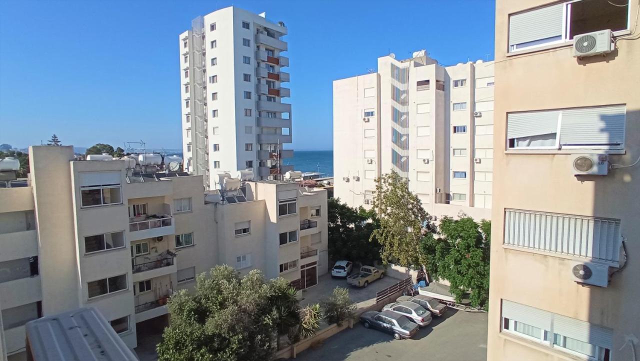 5 Min To The Beach Holiday Shared Apartment Incl Netflix - Private Room In 3 Bdr Apt Larnaca Extérieur photo