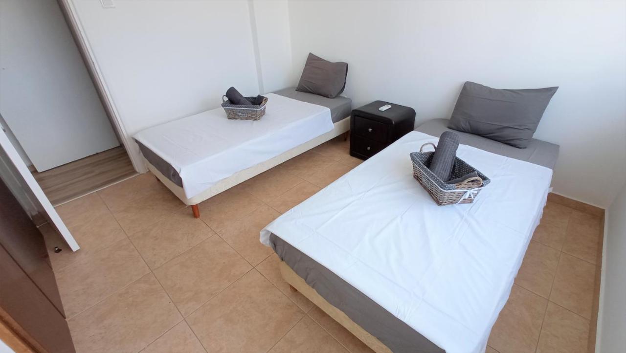 5 Min To The Beach Holiday Shared Apartment Incl Netflix - Private Room In 3 Bdr Apt Larnaca Extérieur photo