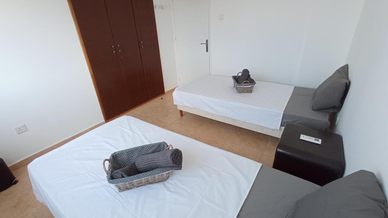 5 Min To The Beach Holiday Shared Apartment Incl Netflix - Private Room In 3 Bdr Apt Larnaca Extérieur photo