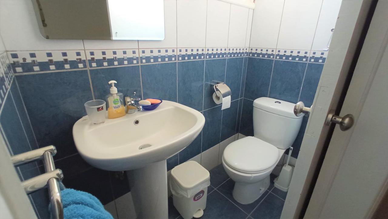 5 Min To The Beach Holiday Shared Apartment Incl Netflix - Private Room In 3 Bdr Apt Larnaca Extérieur photo